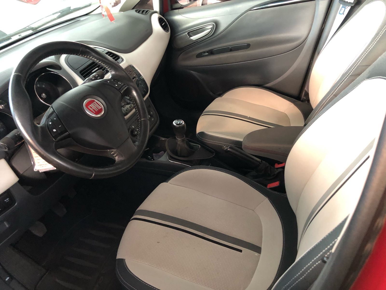 FIAT PUNTO 1.6 ESSENCE M/T 2013 - Image 3